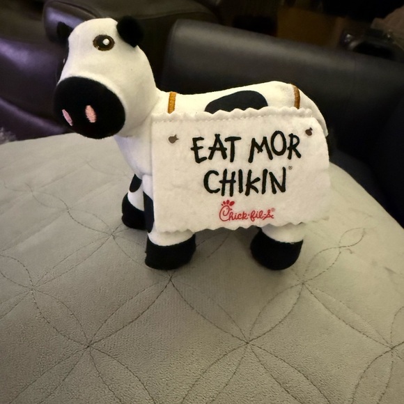 2024 Chick-fil-A Cow Plush Toy - Picture 1 of 10